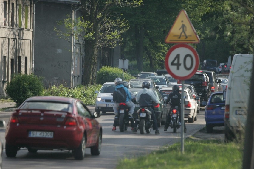 Wypadek w Katowicach: Korki w Dąbrówce Małej