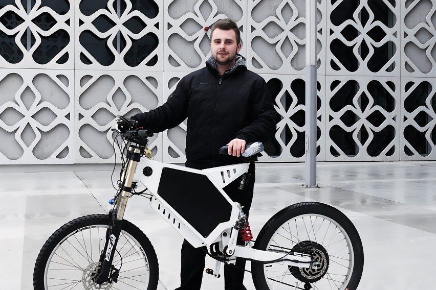 Student Politechniki Białostockiej tworzy rowery elektryczne. Jego filmy o elektronice na YouTube oglądają dziesiątki tysięcy internautów 