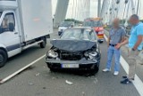 Wypadek dwóch aut na moście Rędzińskim. Utrudnienia na AOW w kierunku Warszawy [ZDJĘCIA]