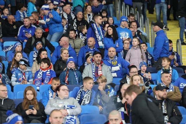 Pierwszy występ Niebieskich na Stadionie Śląskim przyciągnął na trybuny blisko 30 tys. fanów  Zobacz kolejne zdjęcia. Przesuwaj zdjęcia w prawo - naciśnij strzałkę lub przycisk NASTĘPNE