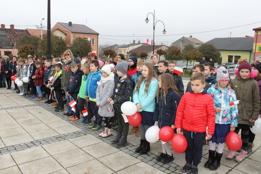 Ponad 200 osób spotkało się na rynku w Wodzisławiu, w piątek...