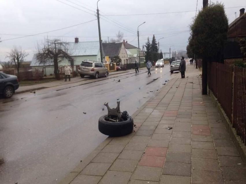 Policjanci ruszyli w pościg. W Knyszynie auto spowodowało...