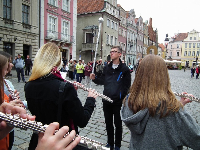 Poznański Stary Rynek opanowali w piątek młodzi muzycy