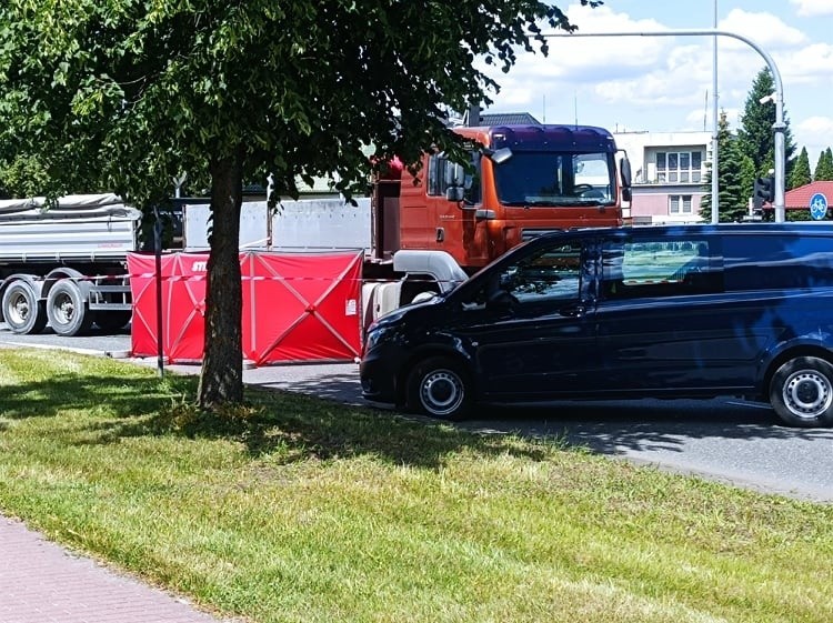 Ostrołęka. Wypadek na skrzyżowaniu Witosa i Traugutta. Śmiertelne potrącenie rowerzystki 22.06.2022. Zdjęcia