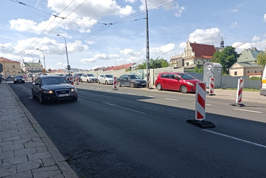 Lublin: Piesi mają problem na Lubartowskiej. Nie mogą korzystać z części chodnika. Ile to potrwa?