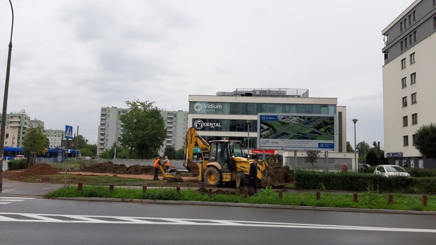 Kraków. Tramwaj do Górki Narodowej: Budują estakady. Utrudnienia w ruchu przy pętli Krowodrza Górka [ZDJĘCIA]