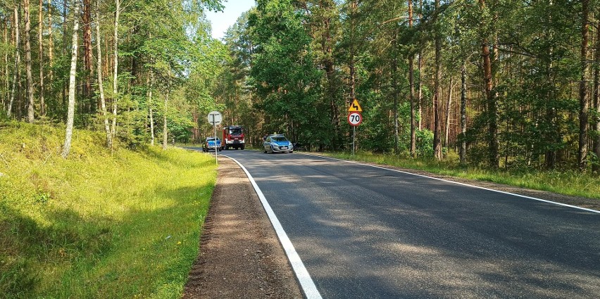 Wypadek na trasie do Dębnicy Kaszubskiej. Auto uderzyło w drzewo 