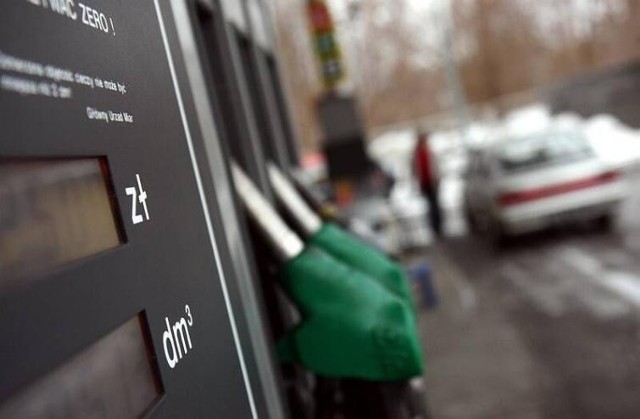 Banki oferują zniżki na paliwo - sprawdź, który jest najhojniejszy