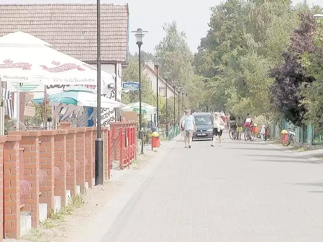 Funkcja rybacka dawno już w Poddąbiu zanikła. Dziś jest to typowa wieś wczasowa.