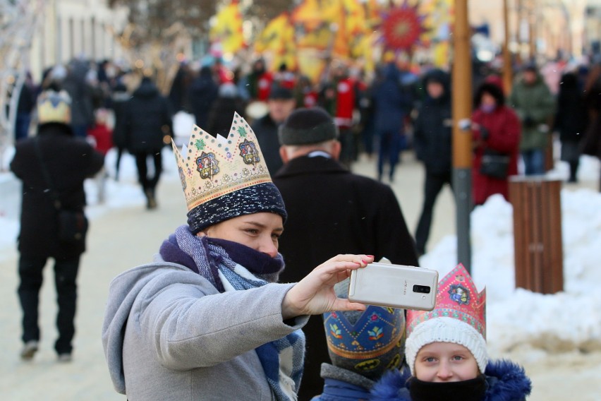 Orszak Trzech Króli w Lublinie. Tysiące osób wzięło udział w procesji (ZDJĘCIA, WIDEO)