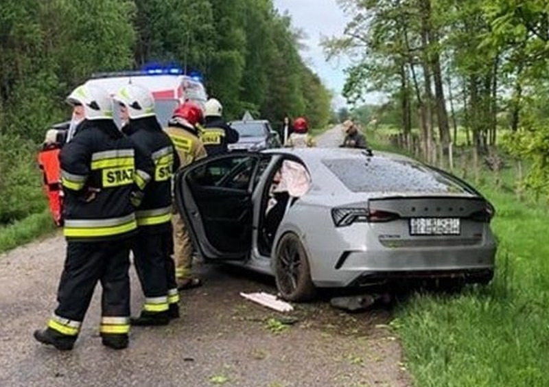 Wypadek skody octavii na drodze Kozłowice - Jamy.