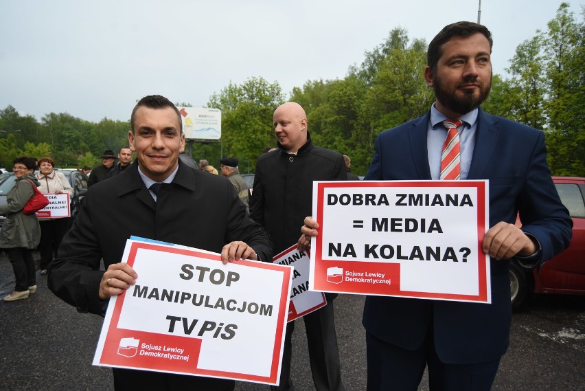 Protest SLD i RAŚ przed TVP Katowice