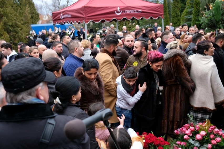 Pogrzeb króla Romów w Poznaniu. Pika Łakatosz pochowany na...