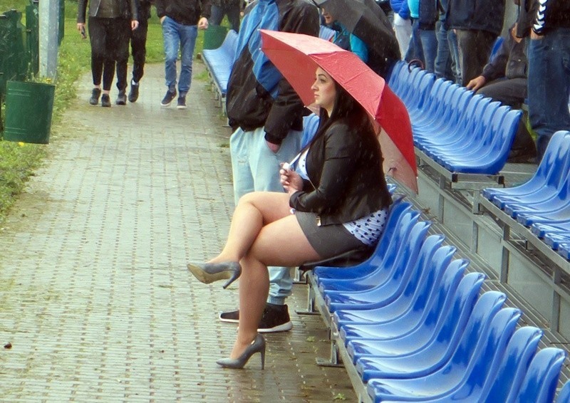 MKS Kańczuga (biało-niebieskie stroje) wysoko wygrał w...