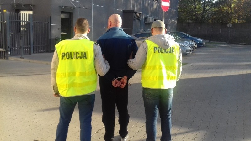 Policja rozbiła szajkę okradającą sklepy i kioski w Łodzi! Złodzieje pakowali łupy w... poszwę na pościel