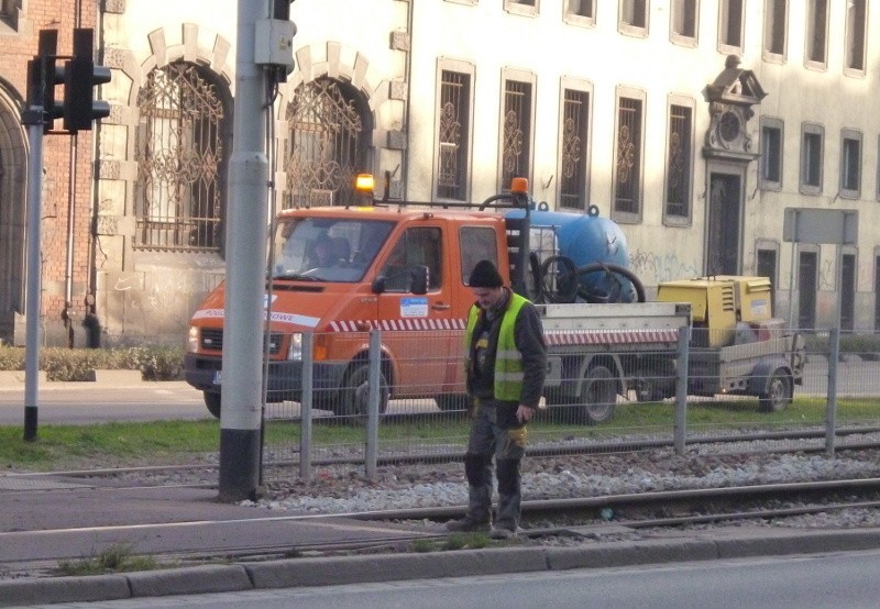 Wrocław: Pękła szyna w centrum. Tramwaje jeździły objazdami (ZDJĘCIA)