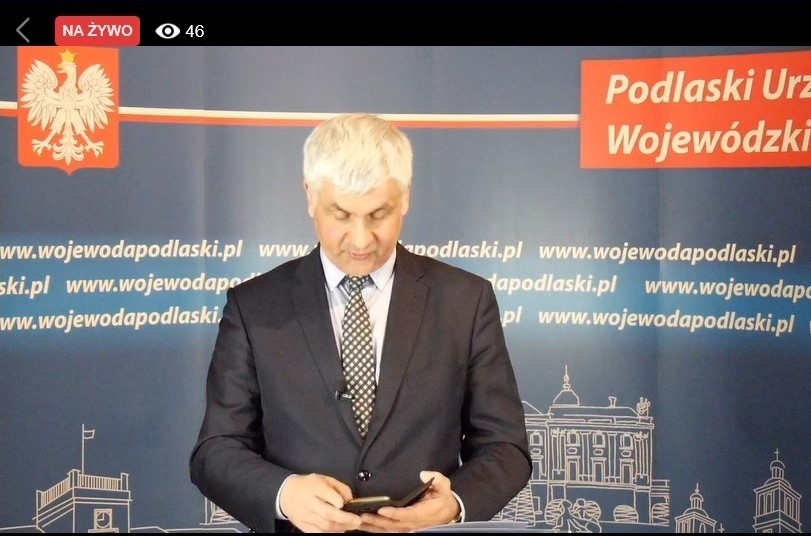 Wojewoda podlaski Bohdan Paszkowski dzwoni na konferencji...