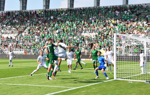 Radomiak Radom ma pierwsze zwycięstwo na nowym stadionie. Zieloni pokonali 3:2 Wartę Poznań.
