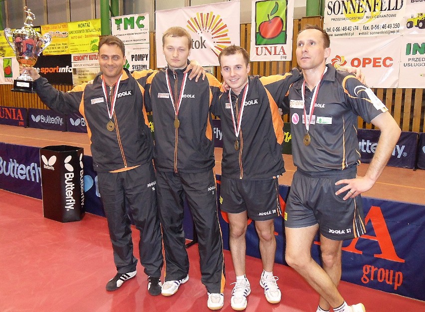 Gorzovia - brązowi medaliści DMP. Od lewej; Szymon Kulczycki...