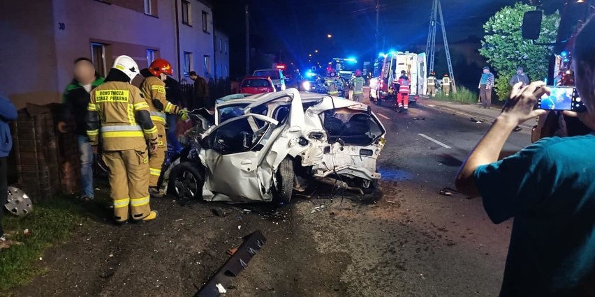 Wypadek w Gaszowicach. Pijany 17-latek stracił panowanie nad pojazdem. Uderzył w dwa inne samochody