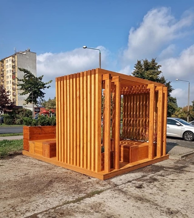 W Radomiu stanął drugi parklet - miejsce do odpoczynku. Tym razem na osiedlu akademickim.