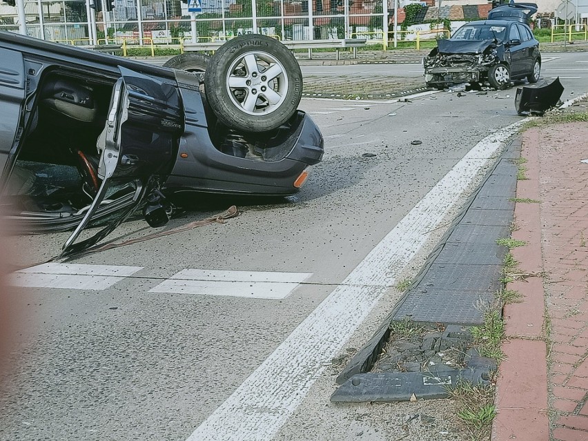 Do groźnie wyglądającego zdarzenia drogowego doszło 5...