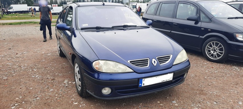 Dwudziestoletni Renault z benzynowym silnikiem poj. 1.6. W...