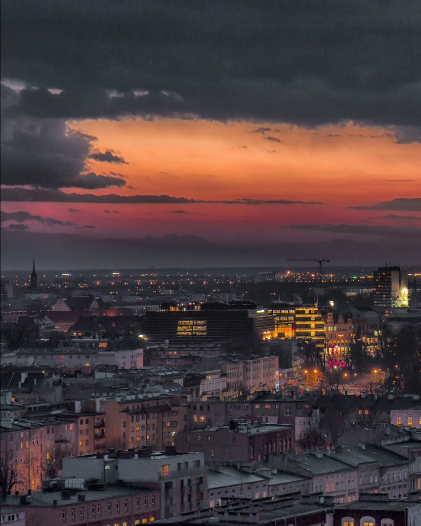Niesamowite wieczorne zdjęcia Wrocławia z 55 metrów. Zobacz!