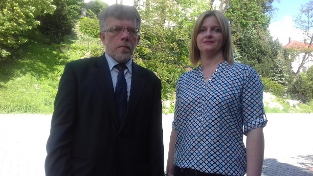 Jan Chorągwicki i Jolanta Mardausz, radni gminy Mszana Dolna są przekonani, że warto uczić 30. rocznicę wyborów