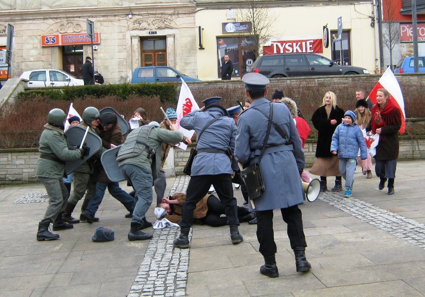 Grupa ponad 30 rekonstruktorów przypomniała wszystkim o...