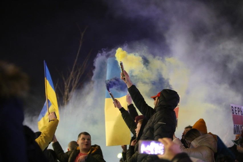 Protest przeciwko wojnie na Ukrainie na katowickim rynku.