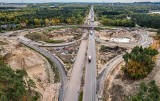 Tak powstaje nowa S1 w Śląskiem. Finał prac coraz bliżej. Budują nowe drogi, mosty i węzły drogowe. Szybciej dojedziecie w wiele miejsc