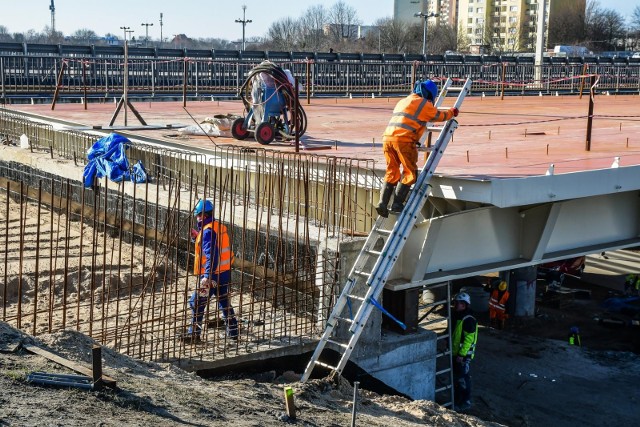 Nowy wiadukt na Wojska Polskiego w Bydgoszczy ma być przejezdny już wiosną, a koszt jego budowy to ponad 22 mln zł