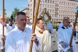Ponad tysiąc wiernych wzięło udział w tradycyjnej, centralnej procesji z okazji święta Bożego Ciała w Łodzi 