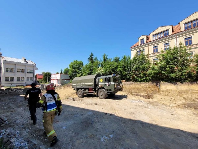 Pocisk przeciwlotniczy o wadze ok. 50 kg znaleziono w rejonie ośrodka zdrowia przy ul. Szpunara w Wieliczce. Niewybuch pochodzący z II wojny światowej został zabrany przez saperów