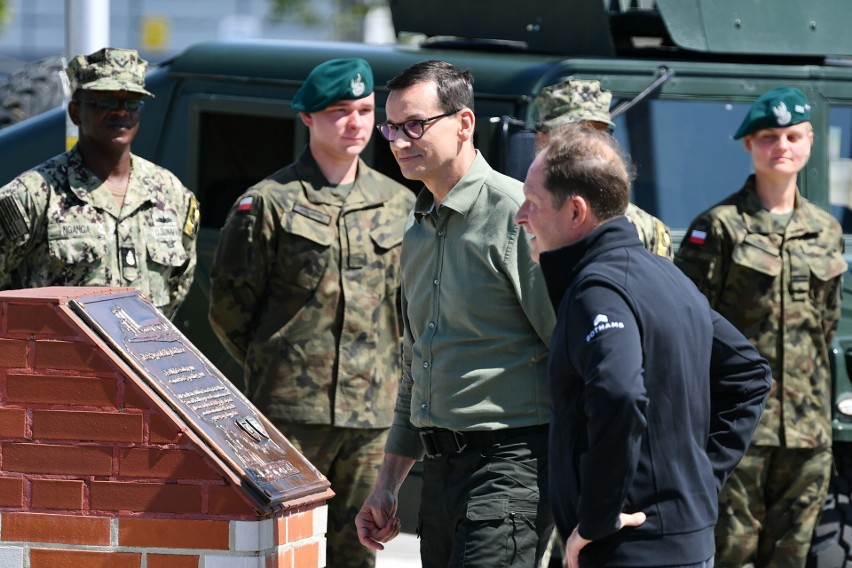 Premier Mateusz Morawiecki podczas wizyty w Jednostce...