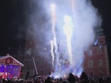 2 miliony diod świeci się w Warszawie. Rozbłysła świąteczna iluminacja [wideo]