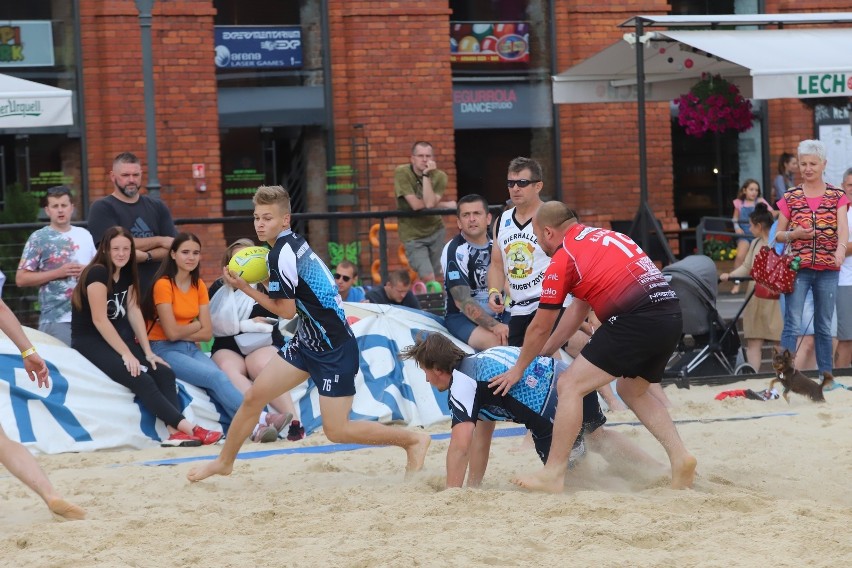 Rugby na plaży w Manufakturze. Zobacz zdjęcia z turnieju
