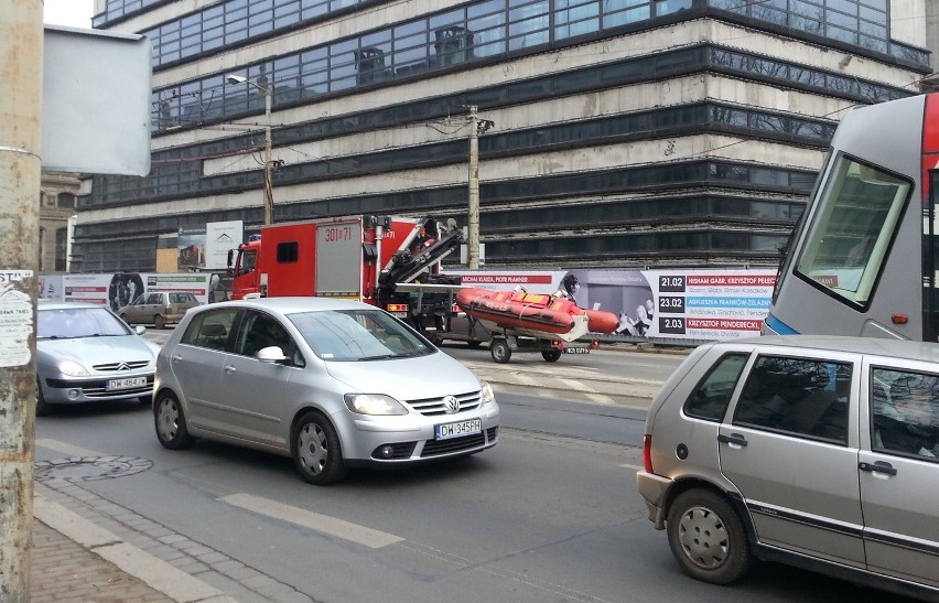 Wrocław: Szukają zaginionego Pawła Więckowskiego. Znów sprawdzali fosę (ZDJĘCIA)