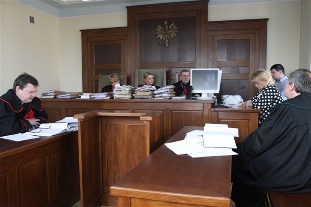 W środę w Sądzie Okręgowym w Kielcach odbyła się rozprawa apelacyjna ordynatora ortopedii kieleckiego szpitala wojewódzkiego oskarżonego o korupcję. Lekarz nie stawił się do sądu.