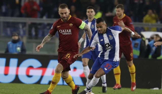 FC Porto - AS Roma, Liga Mistrzów. FC Porto po golu z rzutu karnego w dogrywce awansowało do 1/4 finału Ligi Mistrzów. Tiquinho Soares, Moussa Marega i Alex Telles strzelali dla drużyny gospodarzy. Jedynego gola dla Romy zdobył Daniele De Rossi. [gdzie obejrzeć, transmisja, stream online, na żywo, wynik meczu].