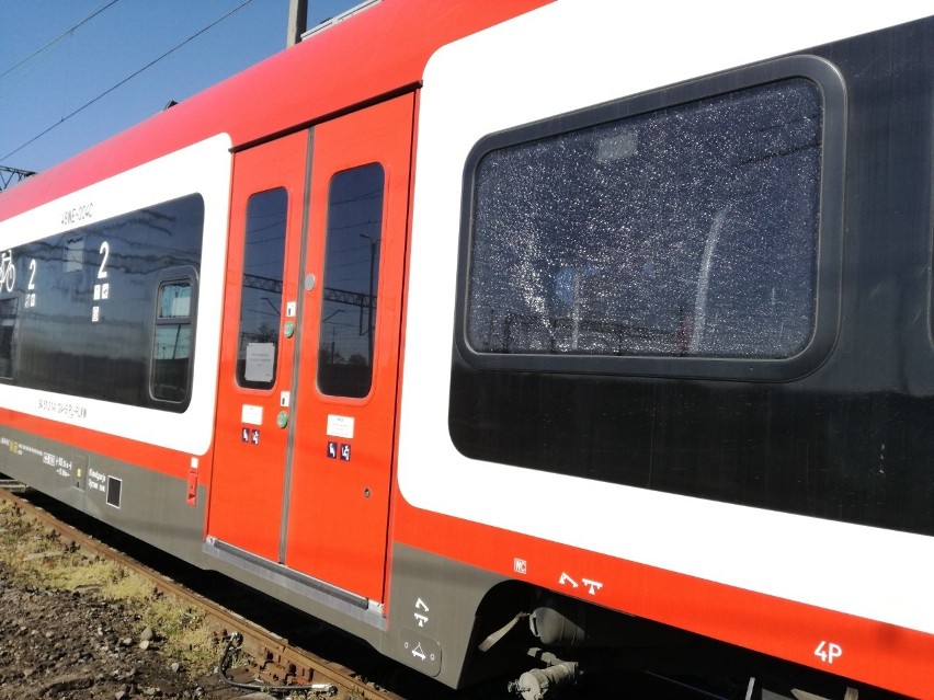 Policja została zawiadomiona o ostrzelaniu pociągu. Jeszcze...