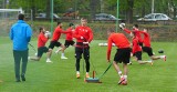 Piłkarze Korony Kielce wreszcie trenowali na boisku! Zobaczcie kto uczestniczył w tych zajęciach [DUŻO ZDJĘĆ]