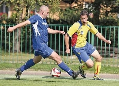 Arkadiusz Świętek z Podhala (żółta koszulka) w walce z Andrzejem Michalakiem z Babiej Góry Fot. Maciej Zubek