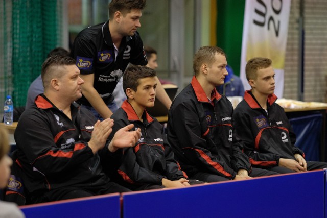 Przemysław Walaszek (z prawej) zasłużył swoją gra na brawa od  trenera Dojlid Marcina Jarkowskiego