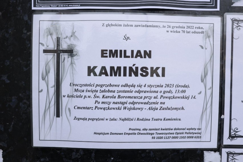 Pogrzeb Emiliana Kamińskiego w Warszawie. Aktor spoczął w Alei Zasłużonych na Powązkach Wojskowych - WIDEO