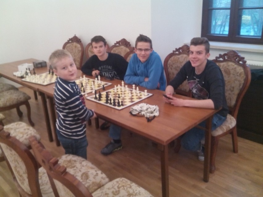 Klub Alternatywa zaprasza na szachowe zajęcia w szydłowieckim Zamku. Trenują nawet 5-latki