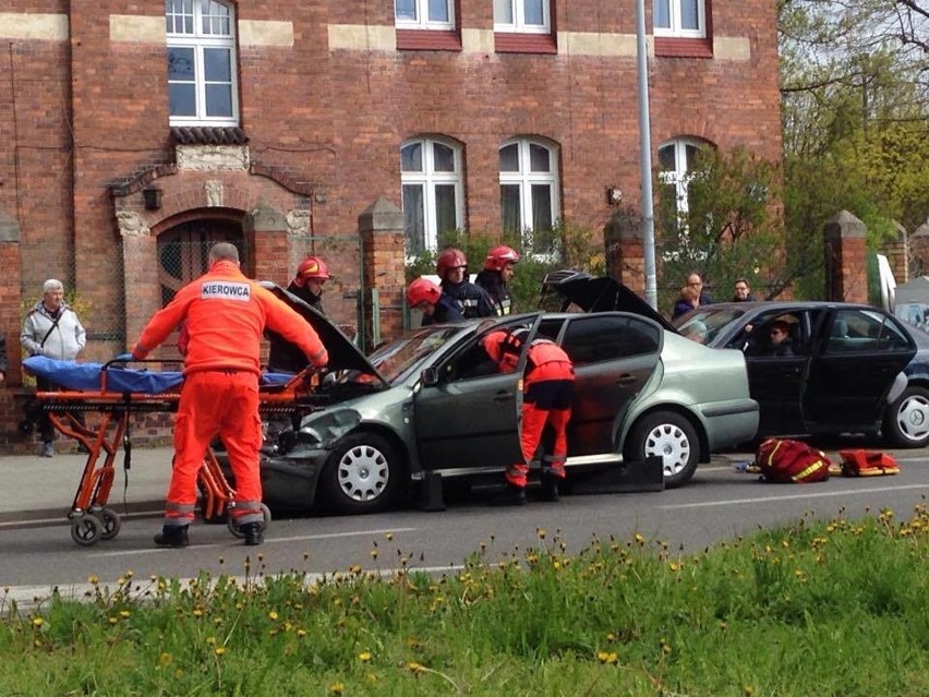 Ok. godz. 10.40 w Toruniu zderzyły się dwa samochody...