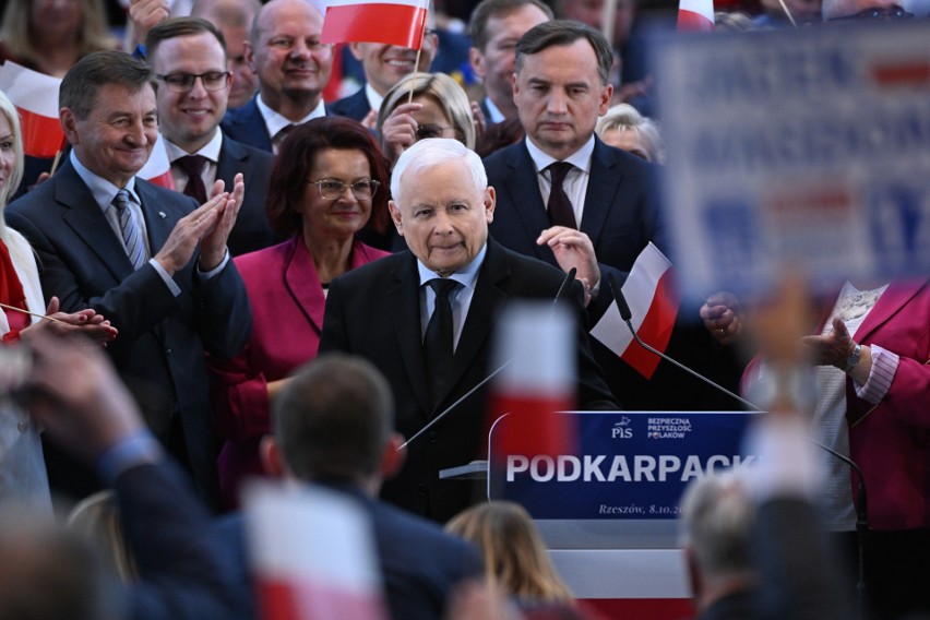- Przez te 8 lat Polską rządzili ludzie niezależni od...