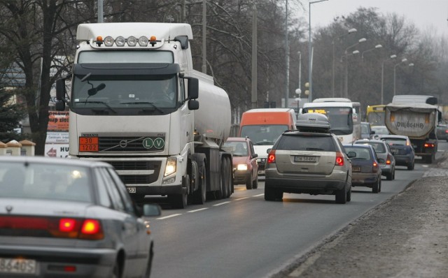 Kierowców czekają spore utrudnienia i korki na wjeździe do Wrocławia ul. Swojczycką